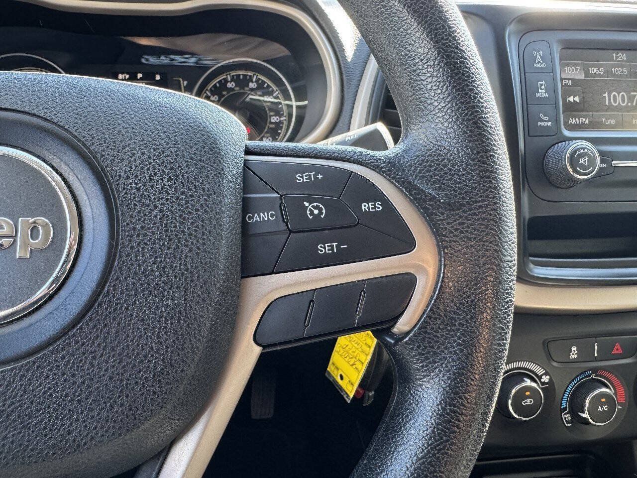 Used 2015 Jeep Cherokee Sport AWD/4WD image 33