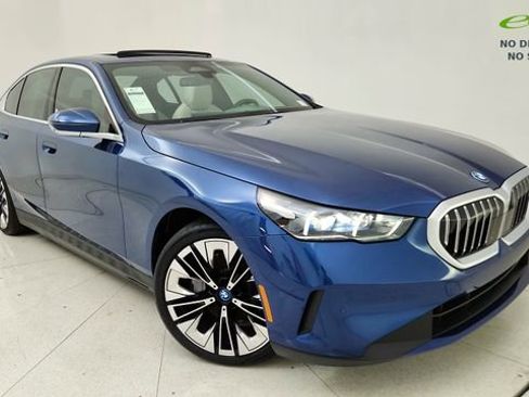 Used 2025 BMW i5 xDrive40 w/ Premium Package AWD/4WD image 1