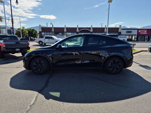 Used 2025 Tesla Model Y Long Range AWD/4WD image 9