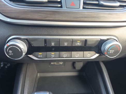 Used 2025 Nissan Altima 2.5 SV FWD image 21
