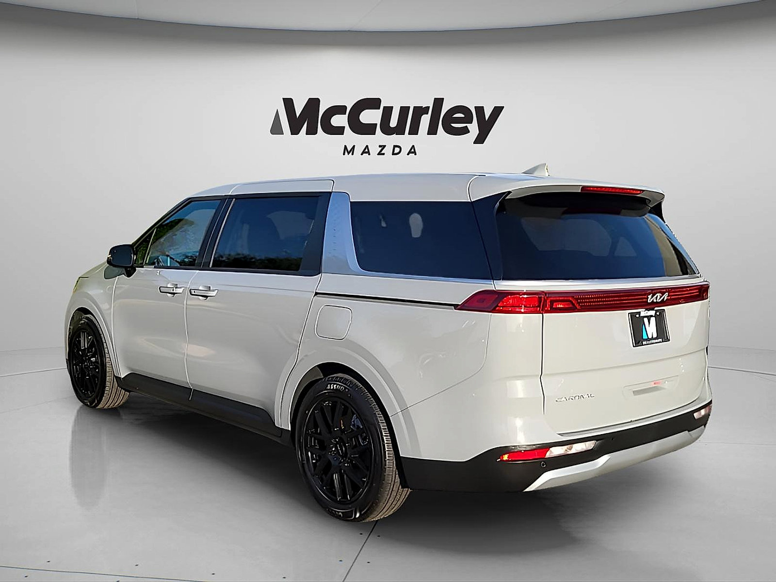 Used 2024 Kia Carnival EX FWD image 5