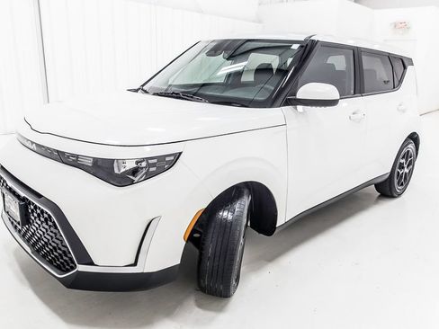Used 2023 Kia Soul S FWD image 2