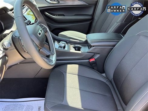 Certified 2025 Jeep Grand Cherokee Laredo X image 21