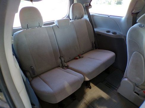 Used 2012 Toyota Sienna LE AWD/4WD image 20