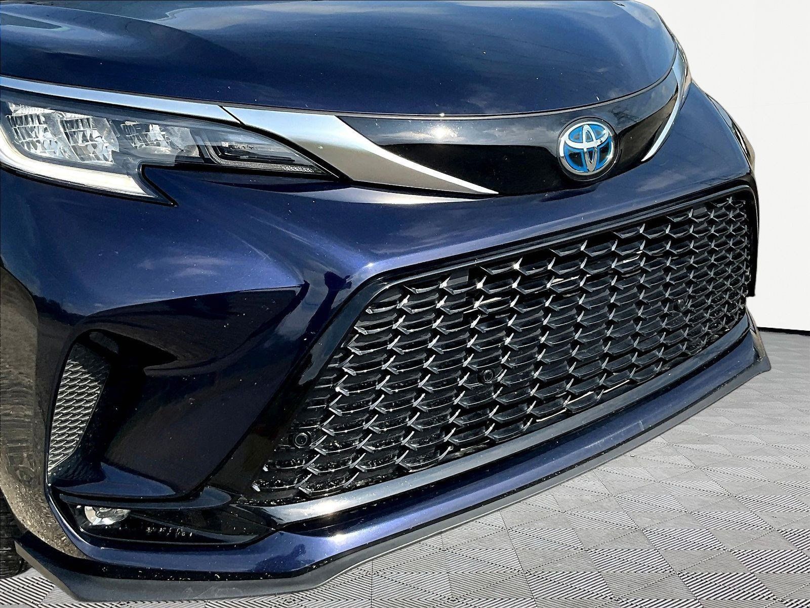 Used 2023 Toyota Sienna XSE FWD image 33