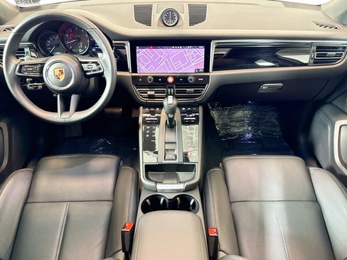 Used 2025 Porsche Macan image 19