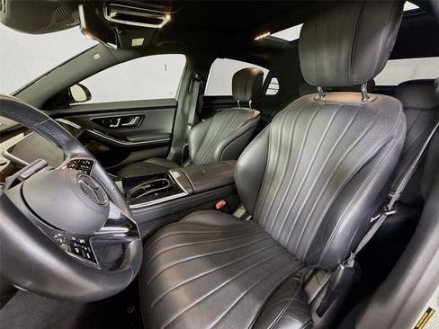 Used 2023 Mercedes-Benz S 500 4MATIC image 2