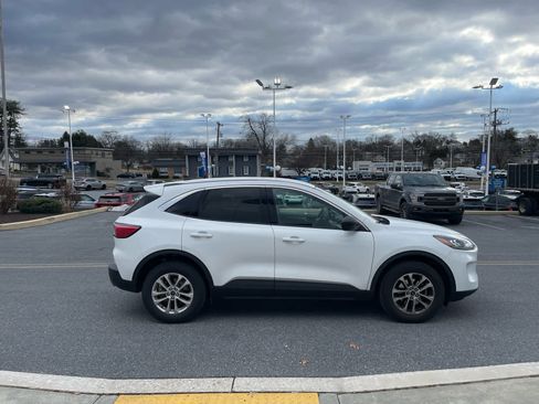 Used 2022 Ford Escape SE image 5