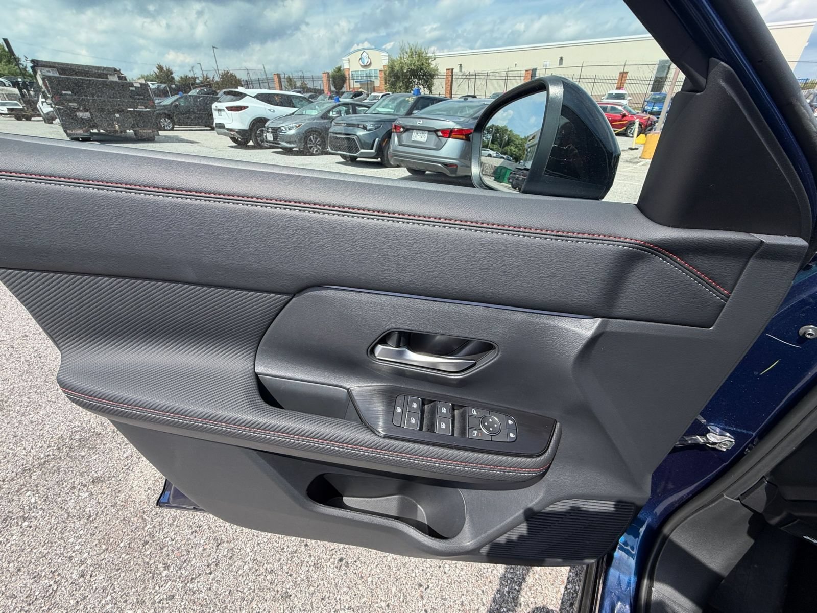 Used 2026 Nissan Kicks SR AWD/4WD image 18