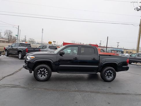 Used 2022 Toyota Tacoma SR image 6
