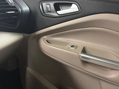 Used 2019 Ford Escape Titanium FWD image 16