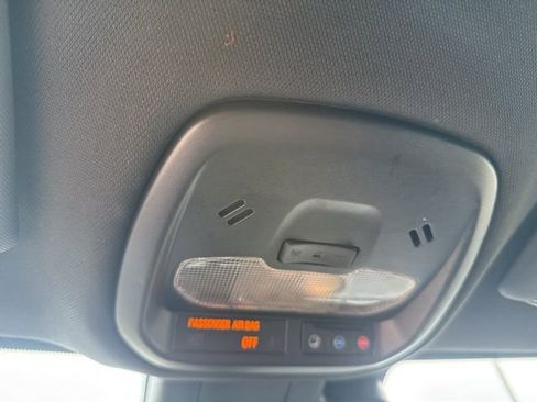 Used 2025 Buick Envista Sport Touring image 29