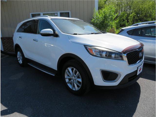 Used 2017 Kia Sorento FWD image 1