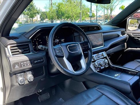 Used 2024 GMC Yukon Denali AWD/4WD image 16