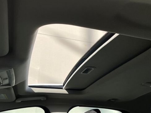 Used 2018 Ford Focus SEL FWD image 18
