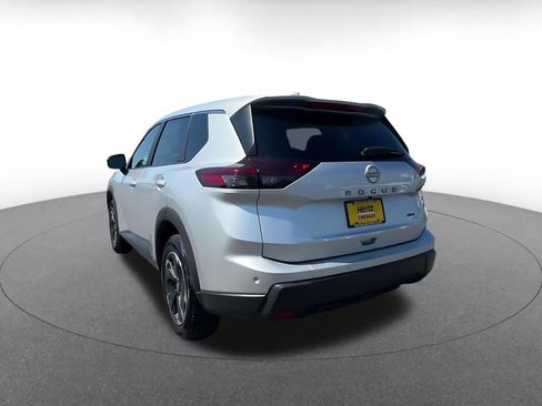 Used 2025 Nissan Rogue SV AWD/4WD image 9