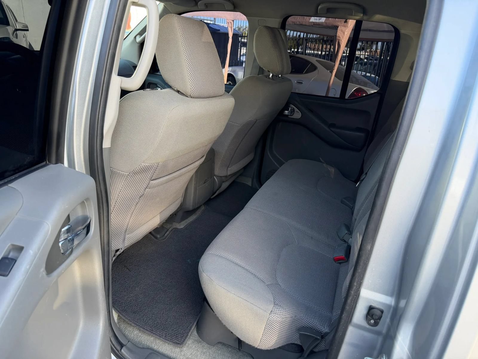 Used 2016 Nissan Frontier SV w/ SV Value Truck Package RWD image 16