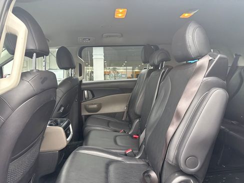 Used 2025 Kia Carnival image 27