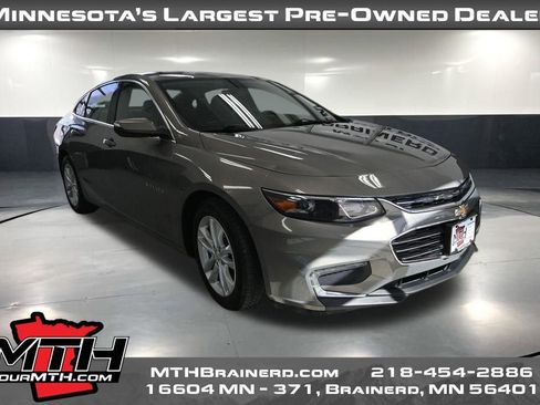 Used 2017 Chevrolet Malibu LT FWD image 1