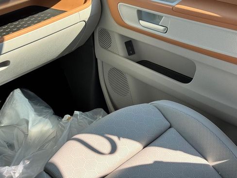 New 2025 Volkswagen ID. Buzz 1st Edition image 8