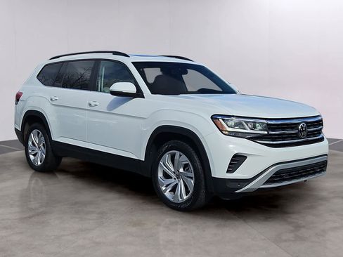 Used 2023 Volkswagen Atlas SE w/ Panoramic Sunroof Package image 3