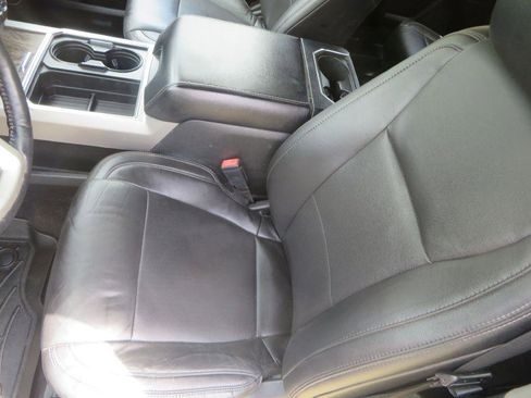 Used 2019 Ford F250 Lariat w/ Lariat Ultimate Package AWD/4WD image 26