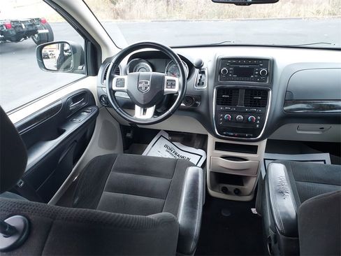 Used 2016 Dodge Grand Caravan American Value Package w/ UConnect Hands-Free Group image 15