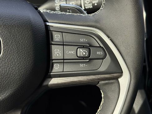 Used 2022 Jeep Grand Cherokee Limited 4xe image 36