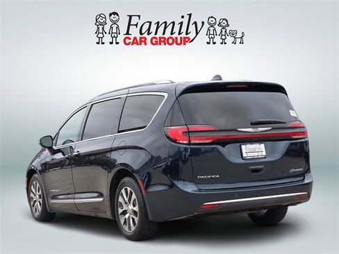Used 2022 Chrysler Pacifica Pinnacle image 3