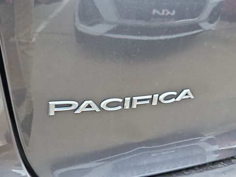 Used 2022 Chrysler Pacifica Pinnacle image 12
