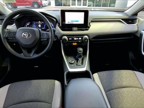Used 2024 Toyota RAV4 XLE image 15