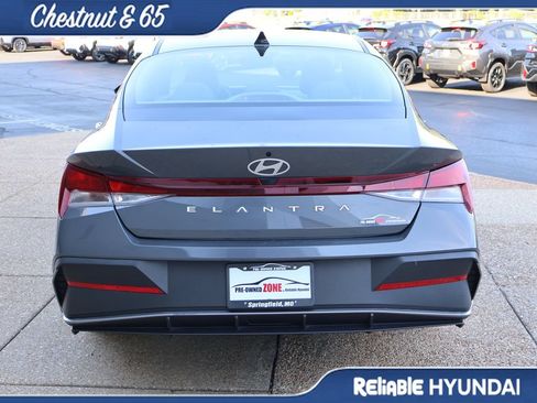 Certified 2024 Hyundai Elantra SE FWD image 5