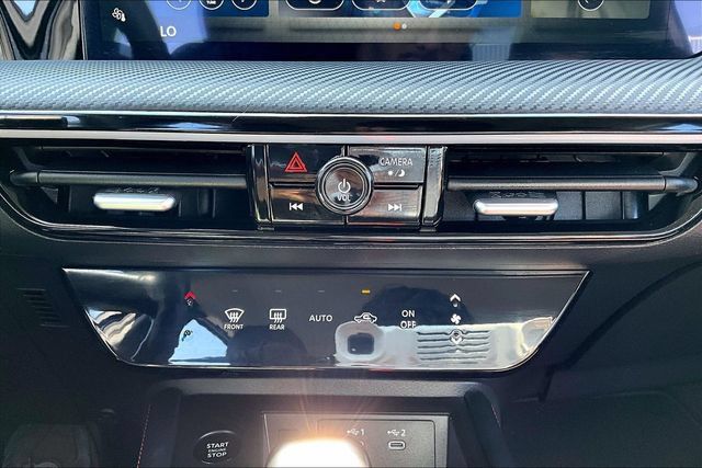 Certified 2025 Nissan Kicks SR FWD image 14