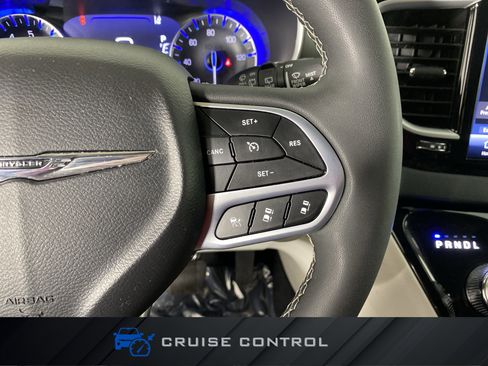 Used 2024 Chrysler Pacifica Touring-L image 23