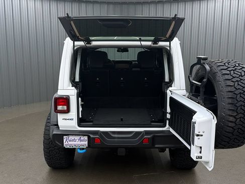 Used 2024 Jeep Wrangler Unlimited AWD/4WD image 18