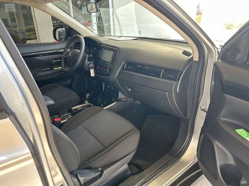 Used 2019 Mitsubishi Outlander ES image 21