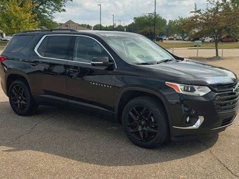 Used 2020 Chevrolet Traverse LT FWD image 2