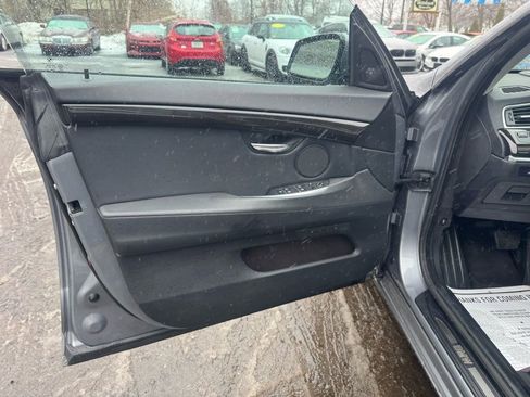 Used 2011 BMW 550i Gran Turismo xDrive image 31