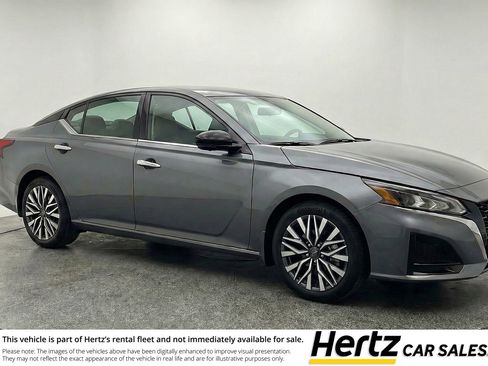 Used 2025 Nissan Altima 2.5 SV FWD image 1