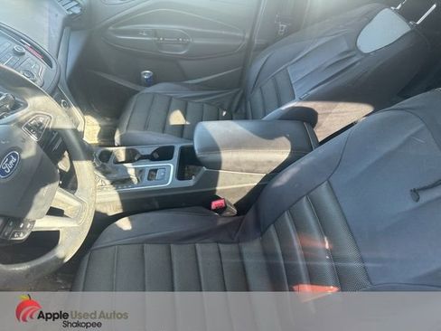 Used 2017 Ford Escape SE image 3