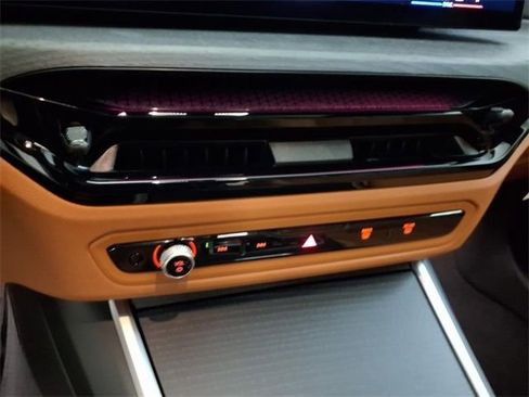 Used 2025 BMW 330i xDrive Sedan w/ Premium Package image 29