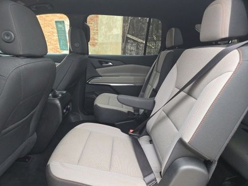 Certified 2025 Chevrolet Traverse LT image 13