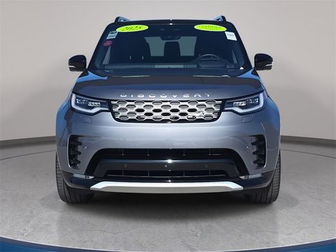 Certified 2025 Land Rover Discovery Metropolitan Edition image 2
