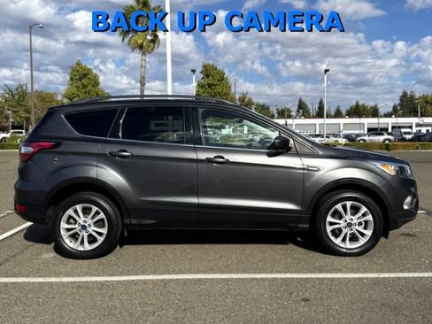 Used 2018 Ford Escape SE w/ SE Sync 3 Package FWD image 4