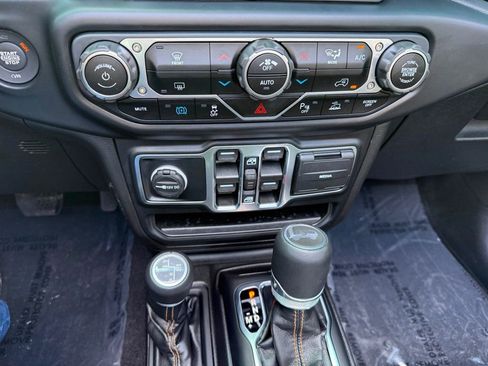 Used 2022 Jeep Wrangler Unlimited Sahara image 18