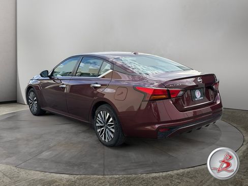 Used 2024 Nissan Altima 2.5 SV FWD image 5