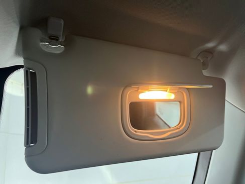 Used 2019 Jeep Renegade Latitude w/ Cold Weather Group image 84