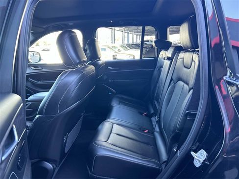Used 2023 Jeep Grand Cherokee Overland image 13