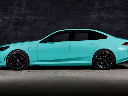 Used 2025 BMW M5 w/ Carbon Package image 18