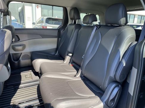 New 2026 Kia Carnival EX image 7